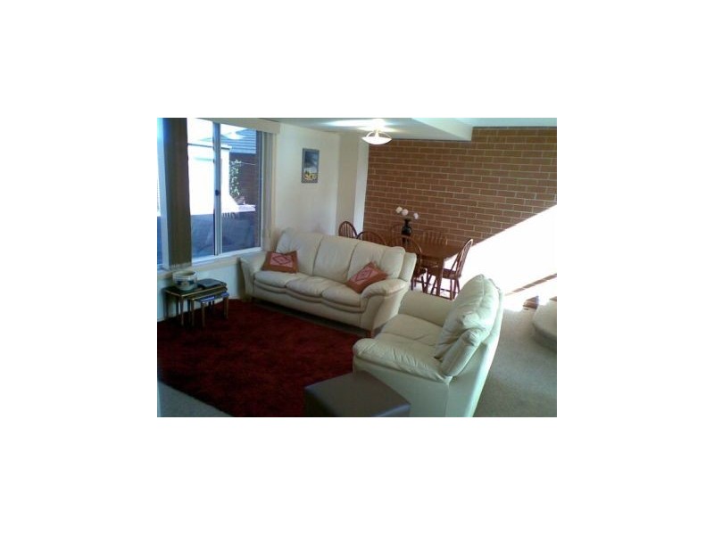 1/4 Robb Street, Belmont NSW 2280