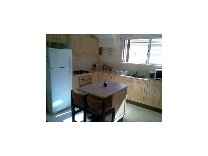 1/4 Robb Street, Belmont NSW 2280