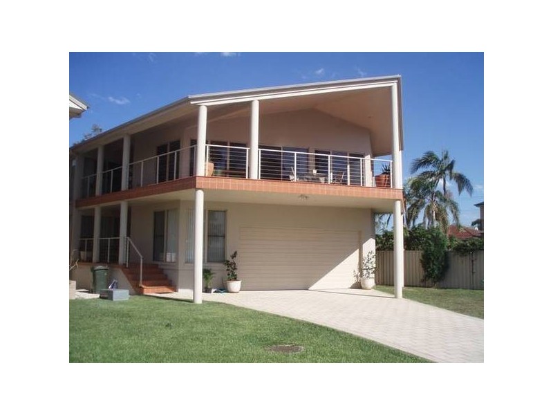 6 Paley Street, Belmont South NSW 2280