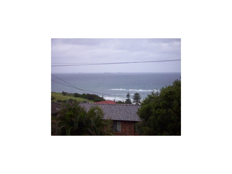 14 Oceanview Pde, Caves Beach NSW 2281