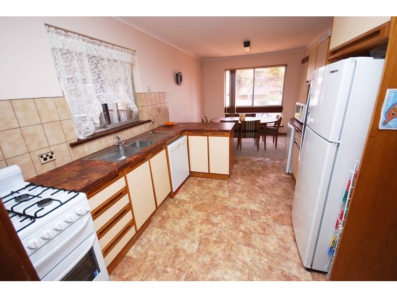 2 Abelia Avenue, Para Vista SA 5093