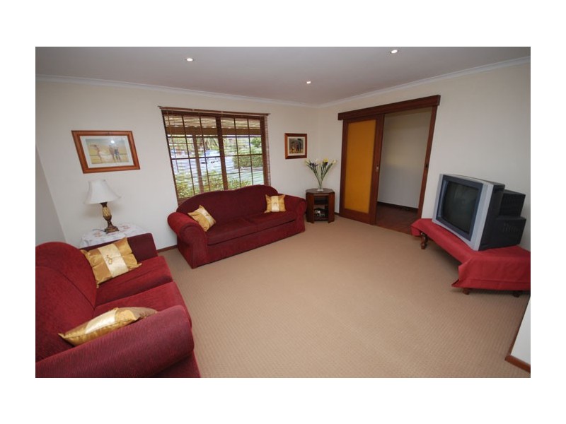 6 Rawe Court, Redwood Park SA 5097