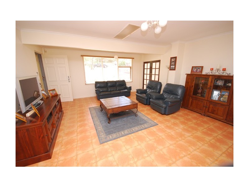 28 Gwender Terrace, Para Hills SA 5096