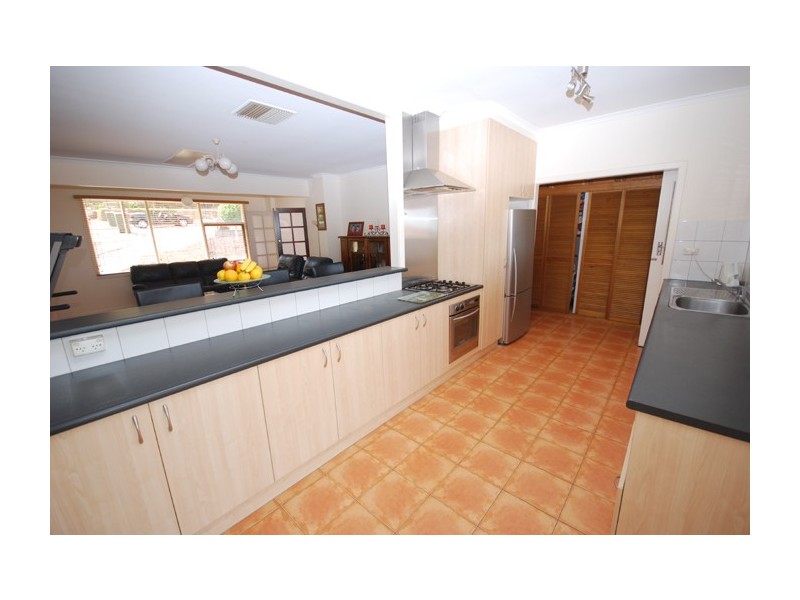 28 Gwender Terrace, Para Hills SA 5096