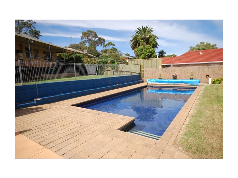 28 Gwender Terrace, Para Hills SA 5096