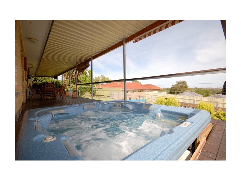 28 Gwender Terrace, Para Hills SA 5096