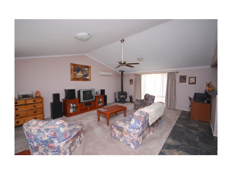 17 Church Street, Williamstown SA 5351