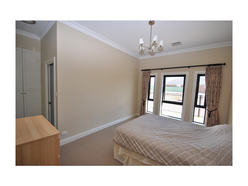 26 Shoalhaven Circuit, Mawson Lakes SA 5095