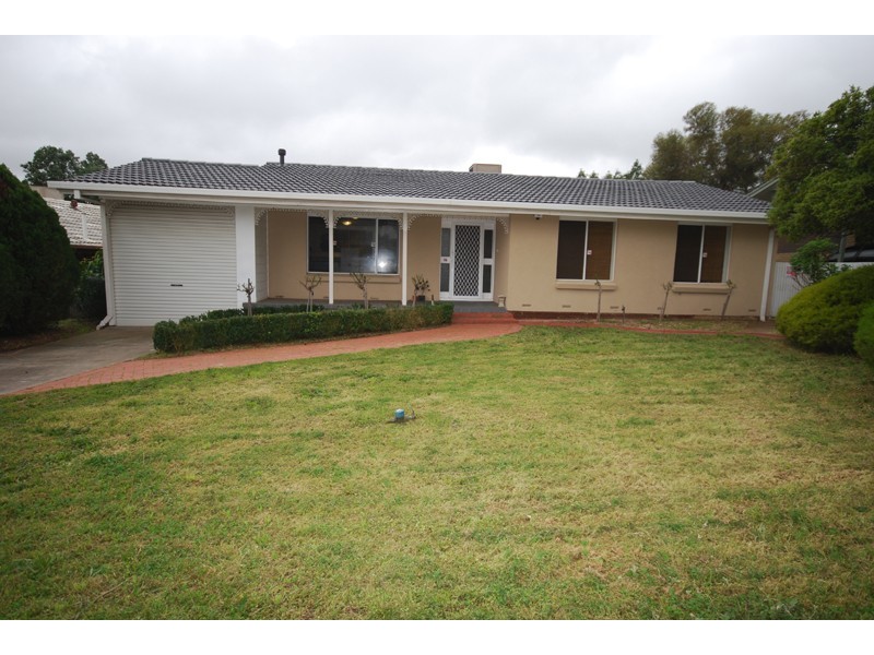 10 Maughan Avenue, Redwood Park SA 5097