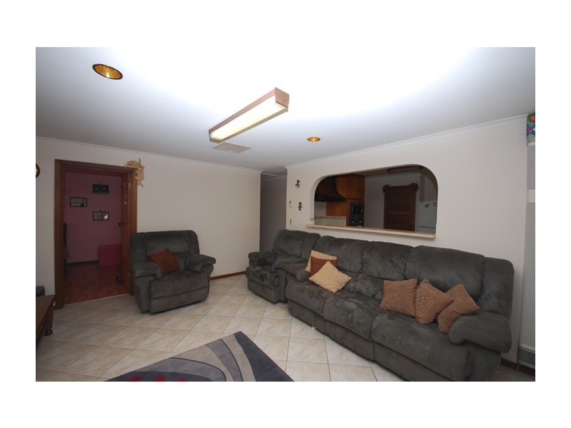 33 Cockatoo Street, Modbury Heights SA 5092