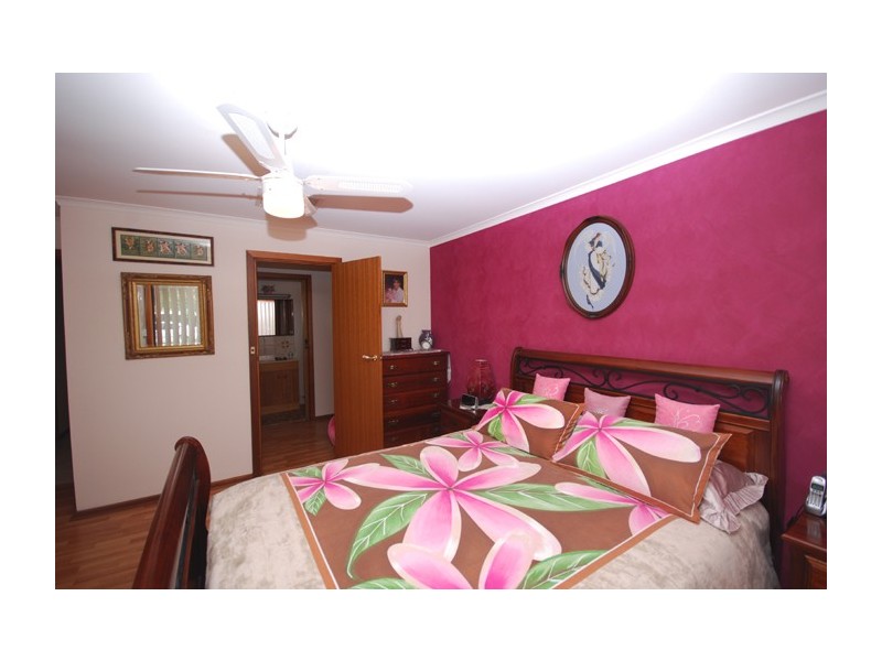 33 Cockatoo Street, Modbury Heights SA 5092