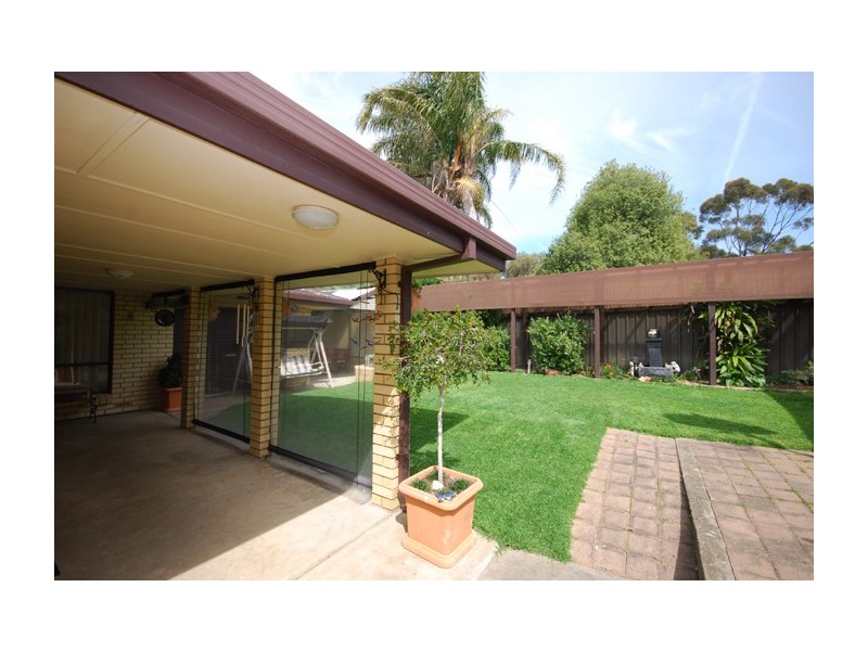 33 Cockatoo Street, Modbury Heights SA 5092