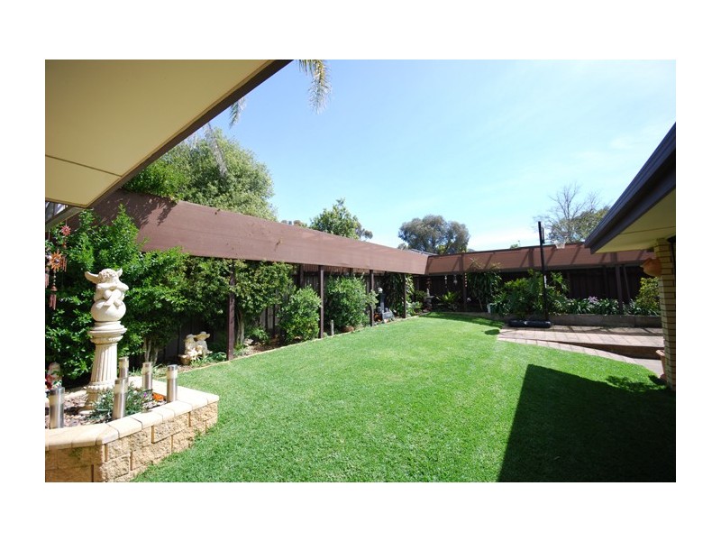 33 Cockatoo Street, Modbury Heights SA 5092