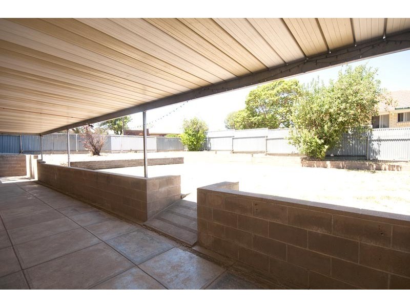 165 Brougham Drive, Valley View SA 5093