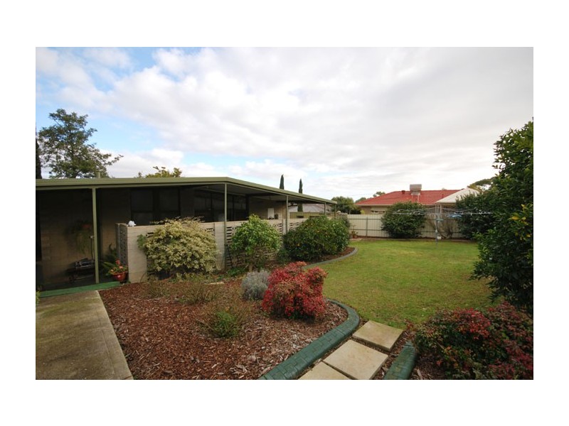 6 Domain Avenue, Para Vista SA 5093