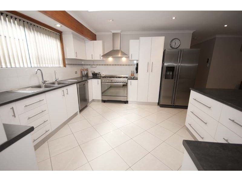 27 Dearman Avenue, Redwood Park SA 5097