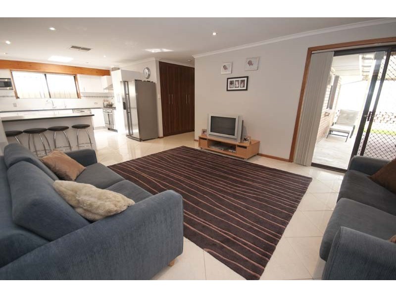 27 Dearman Avenue, Redwood Park SA 5097