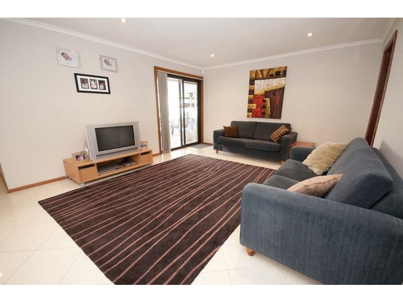 27 Dearman Avenue, Redwood Park SA 5097