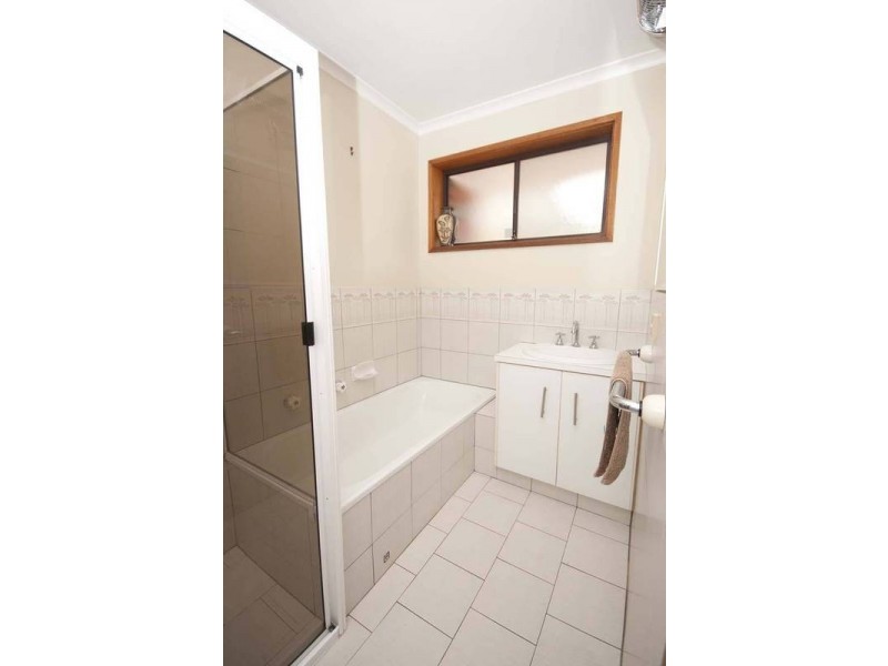 27 Dearman Avenue, Redwood Park SA 5097