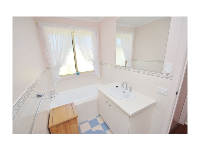 35 Doradus Avenue, Hope Valley SA 5090