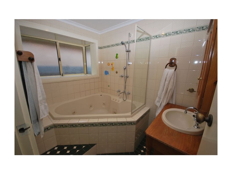8 Vulcan Avenue, Modbury Heights SA 5092