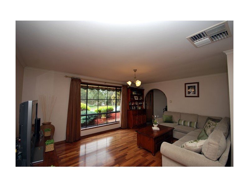 37 Park Lake Drive, Wynn Vale SA 5127