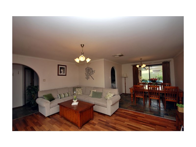 37 Park Lake Drive, Wynn Vale SA 5127