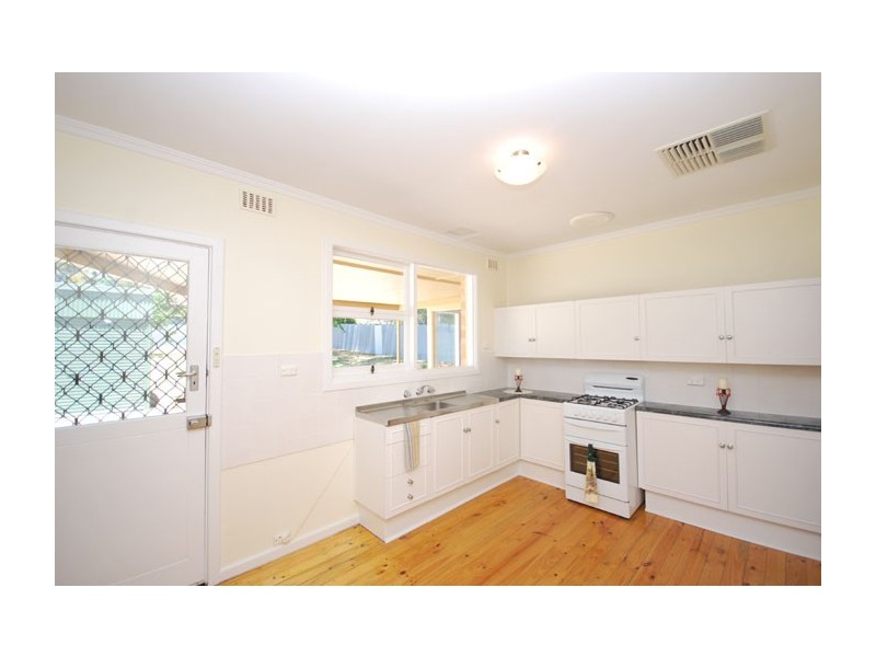 21 Gloucester Avenue, Redwood Park SA 5097