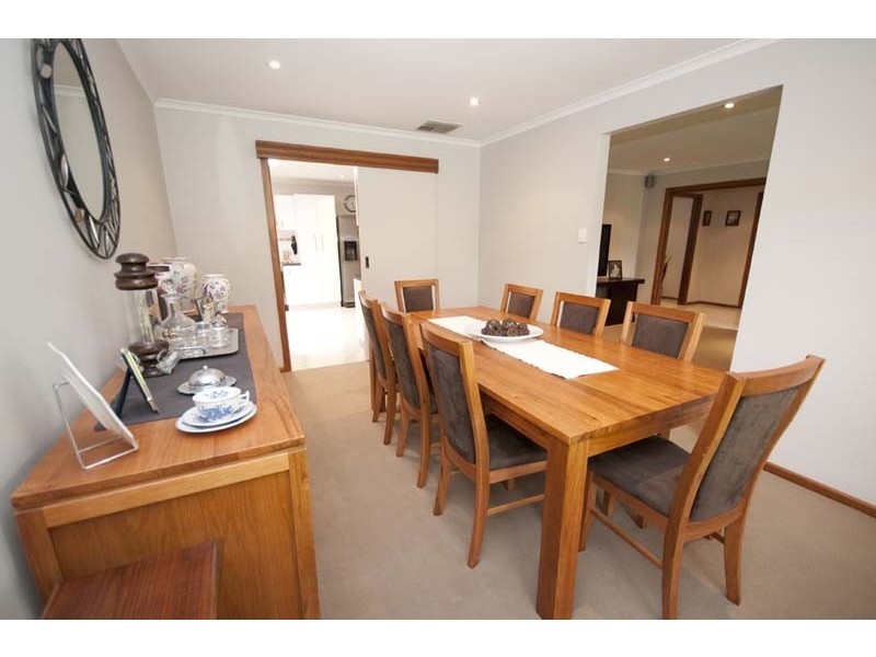 27 Dearman Avenue, Redwood Park SA 5097