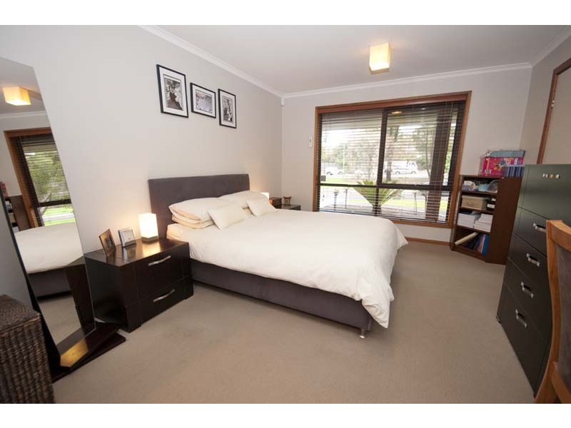 27 Dearman Avenue, Redwood Park SA 5097