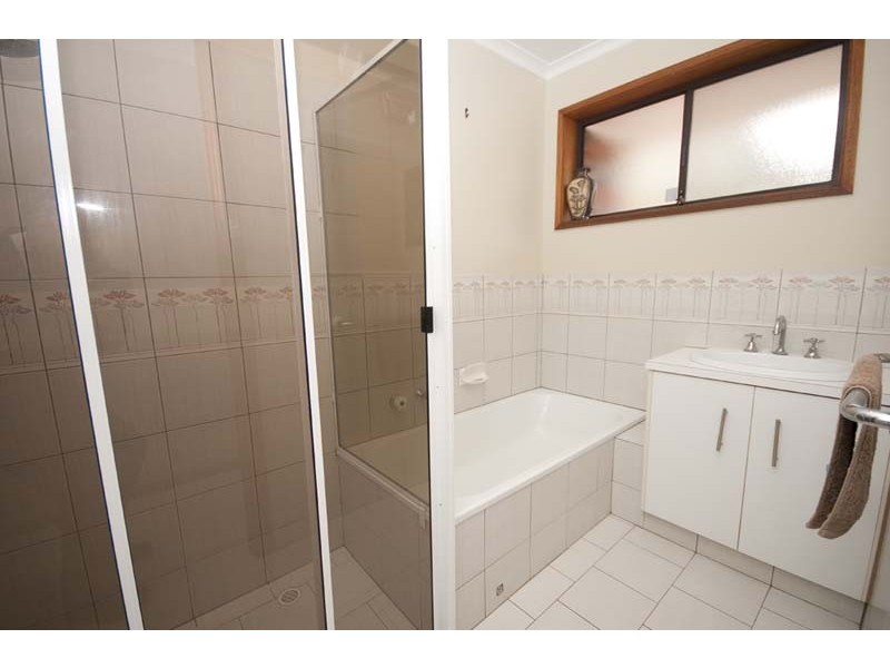 27 Dearman Avenue, Redwood Park SA 5097