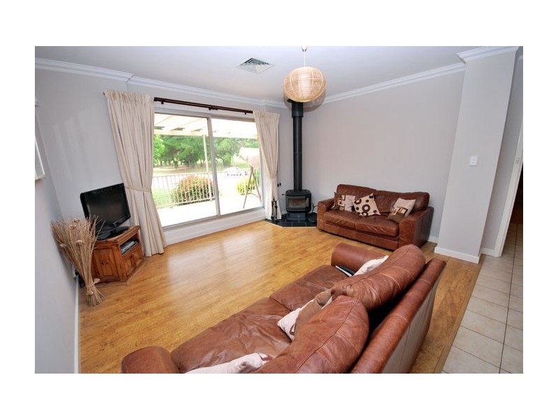 33 Golf Drive, Fairview Park SA 5126