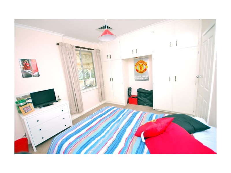 33 Golf Drive, Fairview Park SA 5126