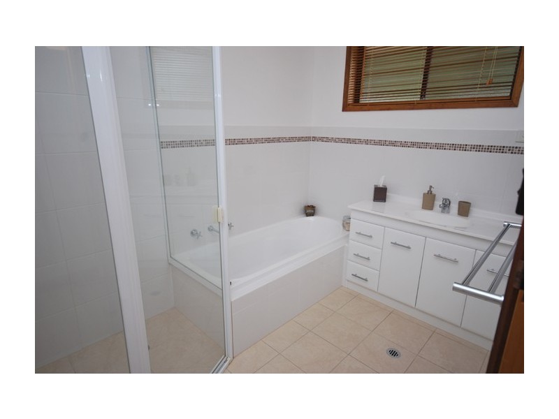 10 Leonis Avenue, Hope Valley SA 5090