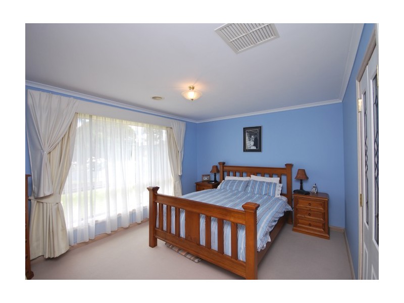 10 Leonis Avenue, Hope Valley SA 5090