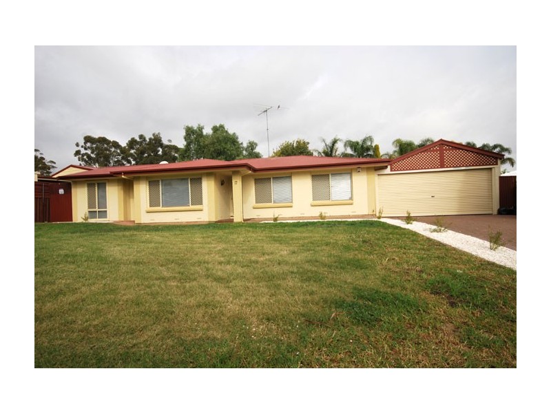 17 Landy Avenue, Gulfview Heights SA 5096