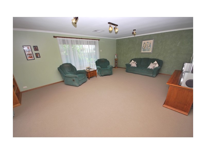 28 Duke Avenue, Para Hills SA 5096