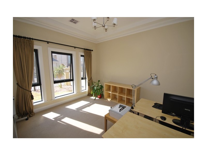 26 Shoalhaven Circuit, Mawson Lakes SA 5095