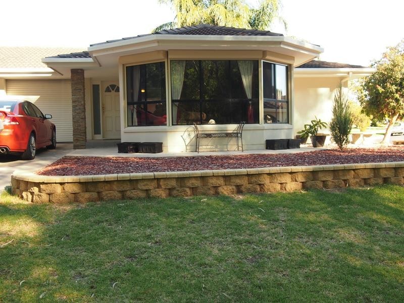 33A Packer Cresent, Paradise SA 5075