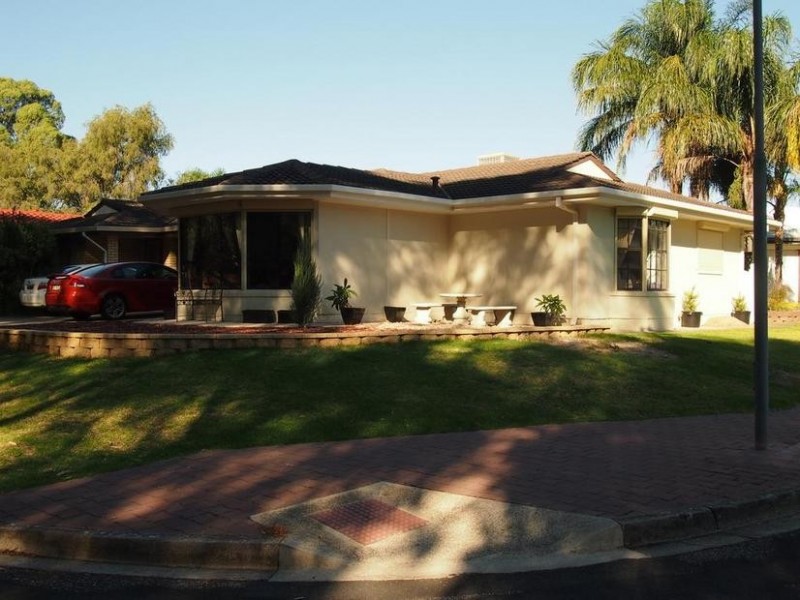 33A Packer Cresent, Paradise SA 5075