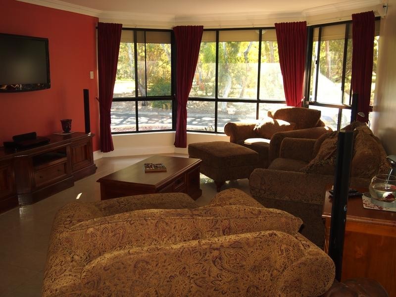 33A Packer Cresent, Paradise SA 5075