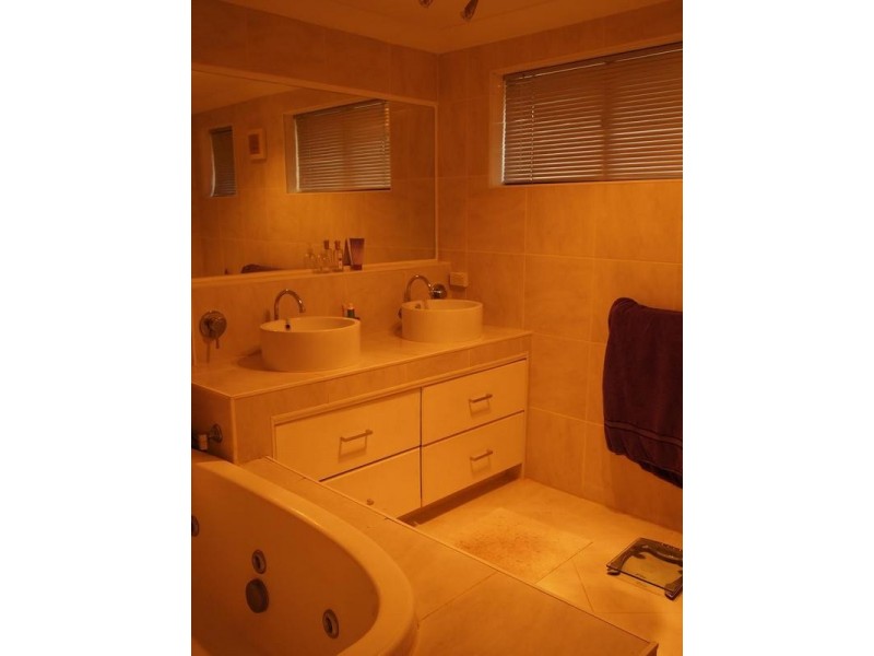 33A Packer Cresent, Paradise SA 5075