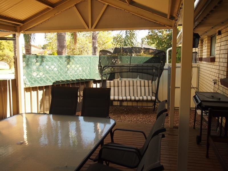 33A Packer Cresent, Paradise SA 5075