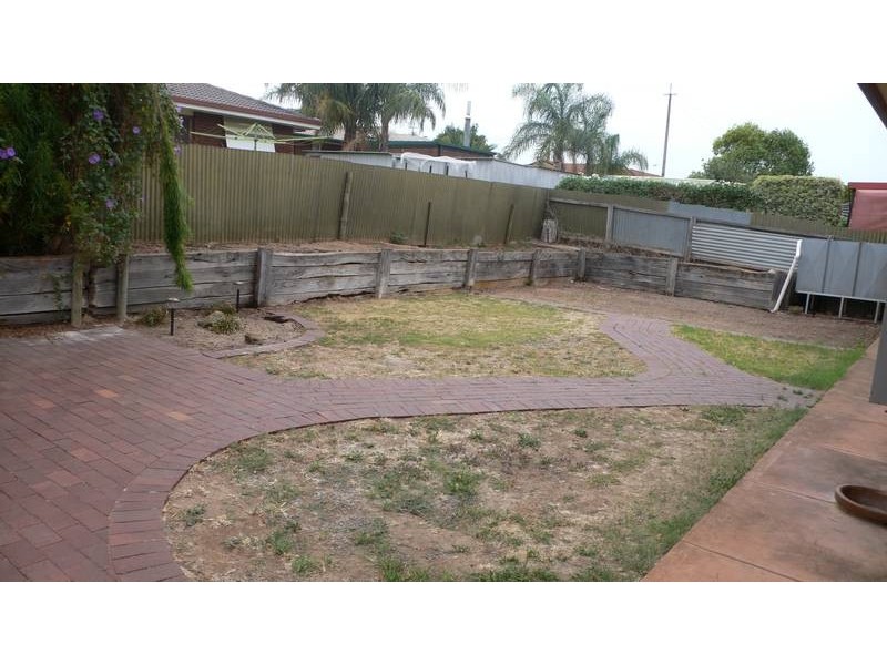 4 Roberts Crescent, Hope Valley SA 5090