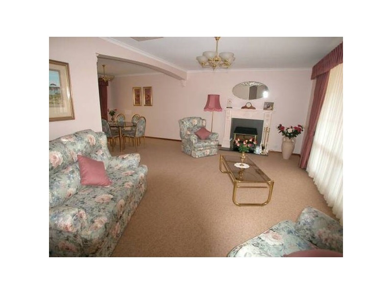 4 Trevithick Crescent, Redwood Park SA 5097