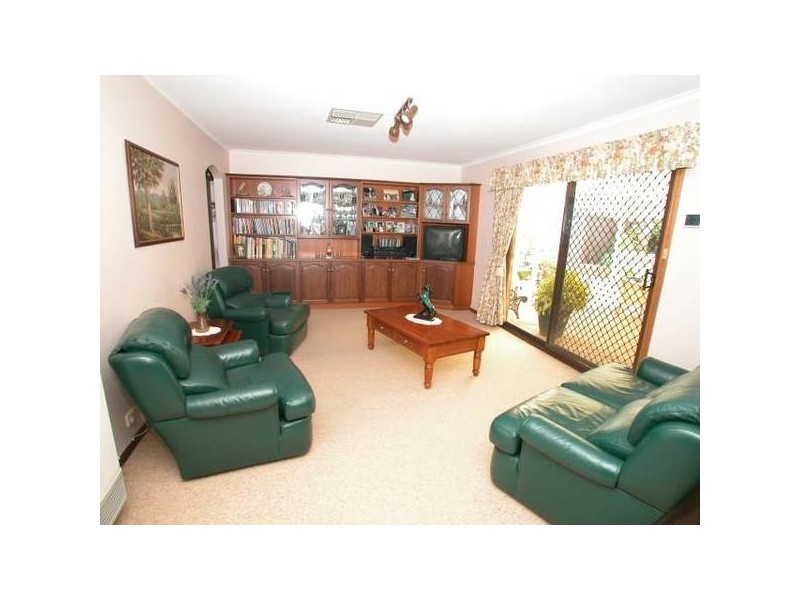 4 Trevithick Crescent, Redwood Park SA 5097