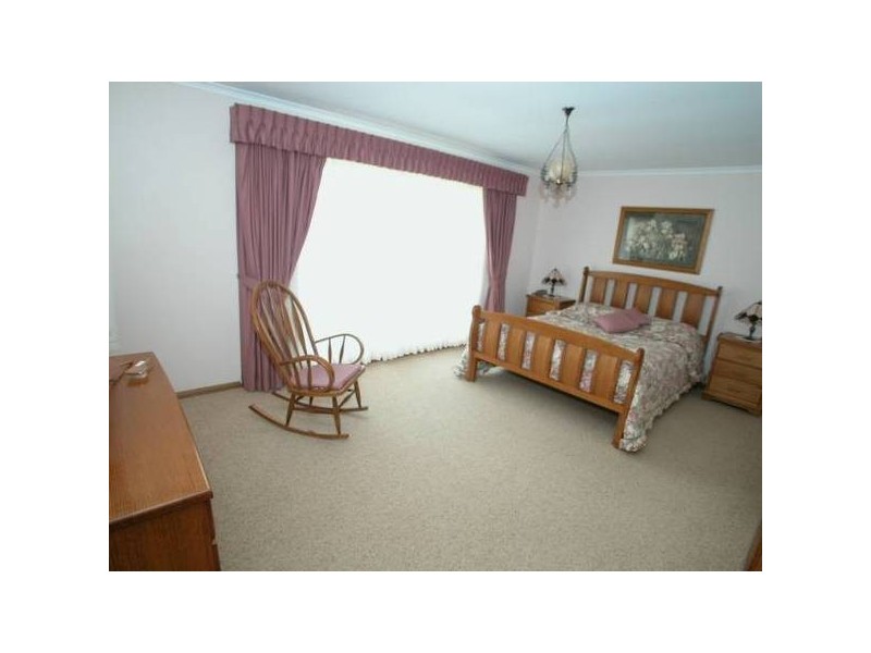 4 Trevithick Crescent, Redwood Park SA 5097