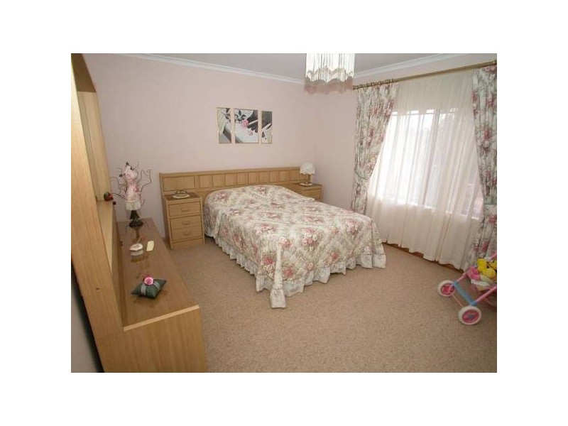 4 Trevithick Crescent, Redwood Park SA 5097