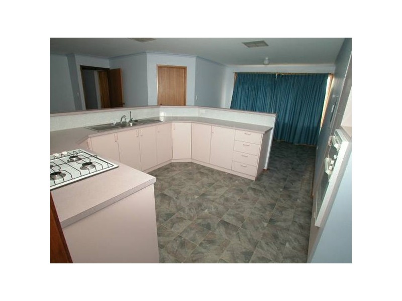 11 Treloar Avenue, Greenwith SA 5125