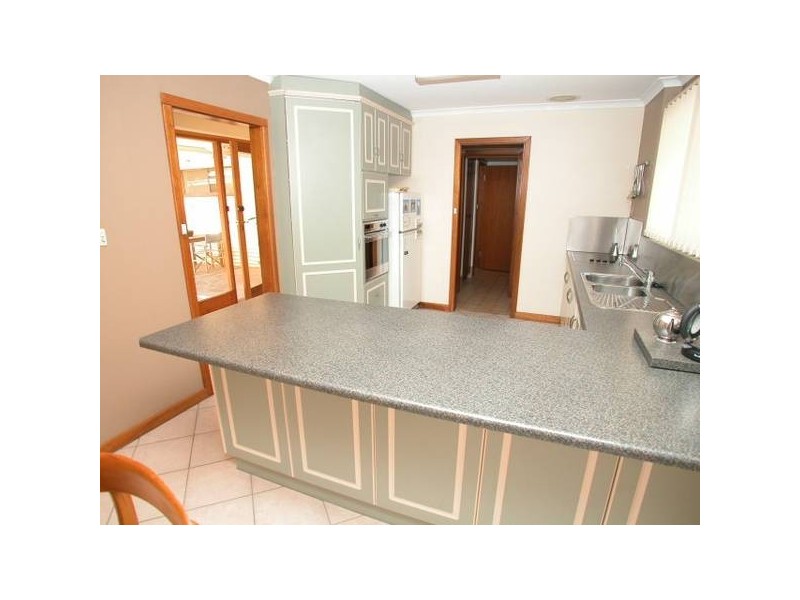 8 Dennis Grove, Vista SA 5091